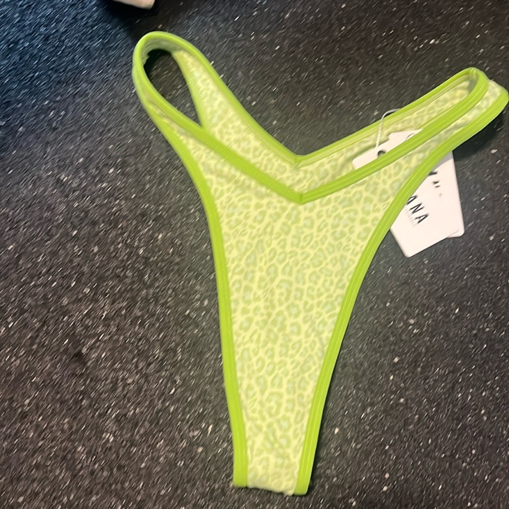 BNWT la HANA Swim Bikini Bottoms Size M